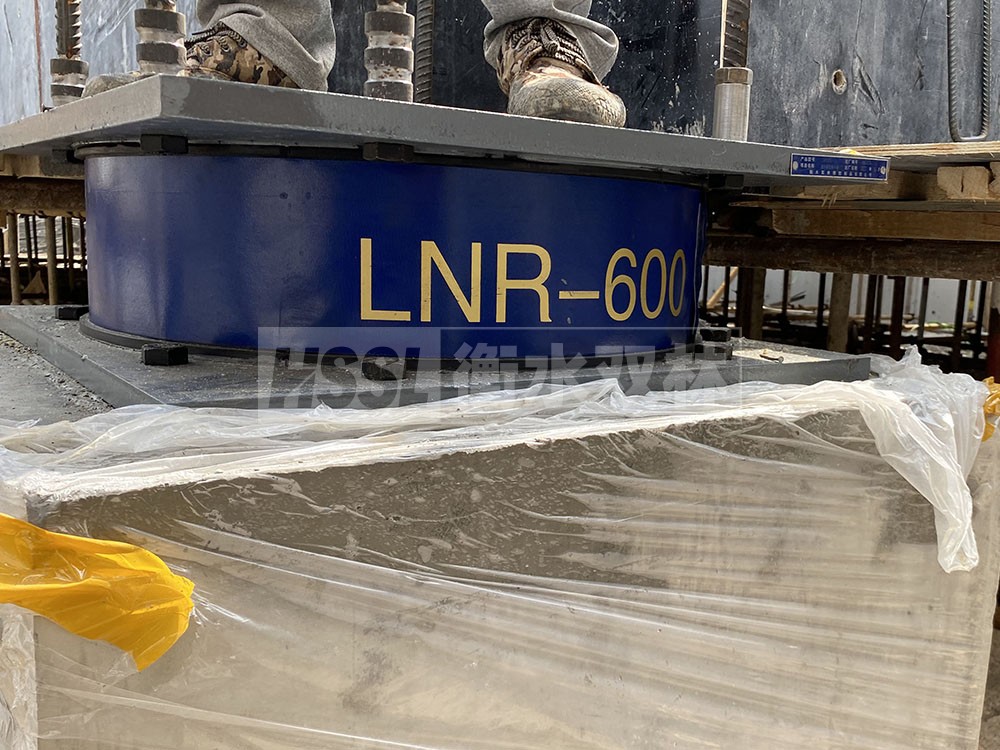 HDR500橡膠隔震支座生產(chǎn)廠家 LRB1300鉛芯橡膠隔震支座 LNR橡膠隔震支座500